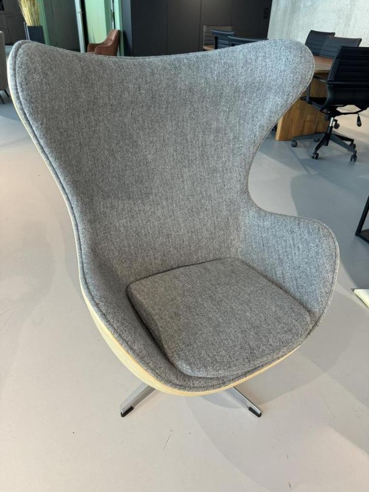 Egg chair grijs met hout. Nieuw!, Huis en Inrichting, Fauteuils, Nieuw, Hout, Metaal, Stof, 50 tot 75 cm, 75 tot 100 cm, Ophalen