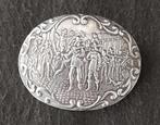 Broche 1920 met schutterij schutterstafereel, Overige materialen, 4 tot 7 cm, Gebruikt, Ophalen of Verzenden