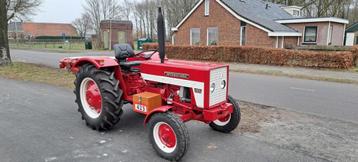 International  423    en   John  Deere  920 beschikbaar voor biedingen