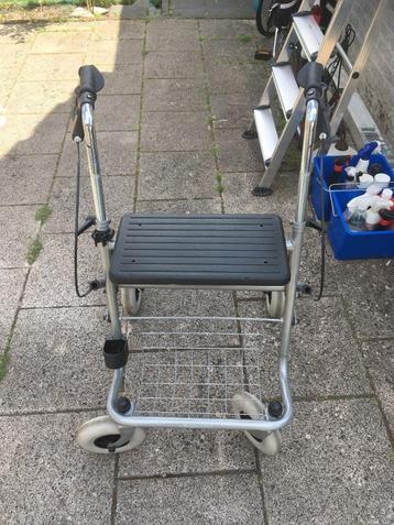 Thuasne Quatro Rollator Opvouwbaar nog zgan zie de foto's beschikbaar voor biedingen