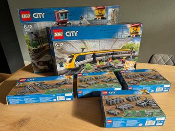 LEGO Vrachttrein en Passagierstrein + extra dozen rails 