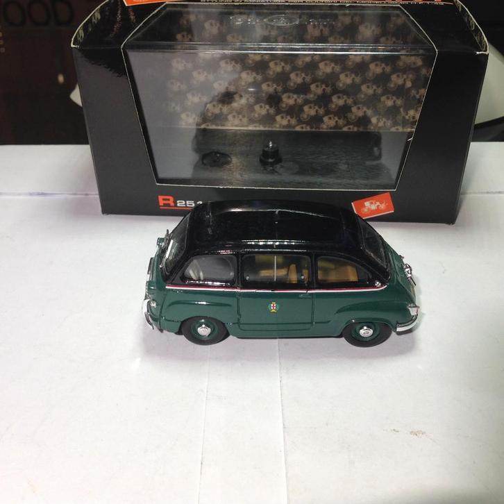 Fiat 600 Multipla Taxi Milano van Brumm R251 1:43 + doosje, Hobby en Vrije tijd, Modelauto's | 1:43, Zo goed als nieuw, Auto, Overige merken