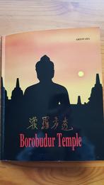 Boek over Borobudur tempel met foto's en uitleg in 3 talen, Ophalen of Verzenden, Zo goed als nieuw, 20e eeuw of later