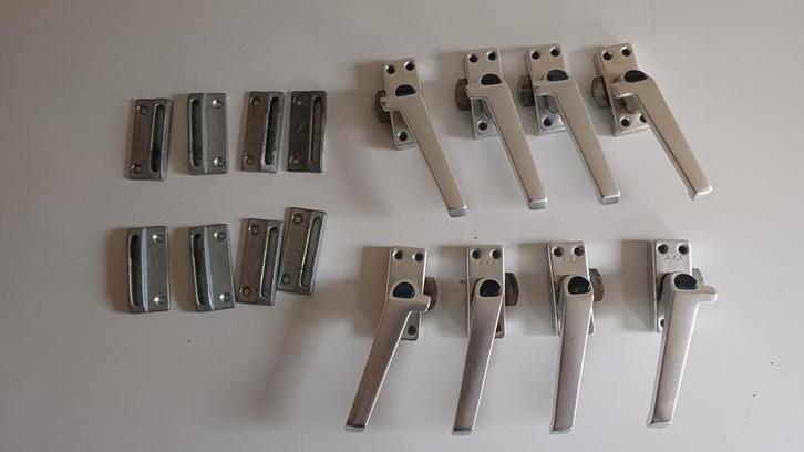 8 x AXA Raamboompjes met drukknop, Doe-het-zelf en Verbouw, Hang- en Sluitwerk, Gebruikt, Ophalen of Verzenden