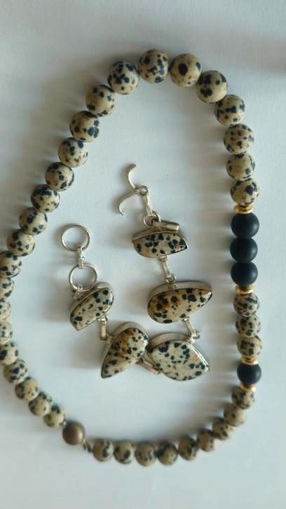 Dalmatiër Jaspis  sieradenset, Sieraden, Tassen en Uiterlijk, Kettingen, Zo goed als nieuw, Steen of Mineraal, Zwart, Verstelbaar