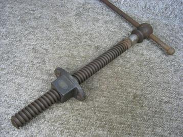 Zware bankschroef spindel. Record, jaren 30 beschikbaar voor biedingen