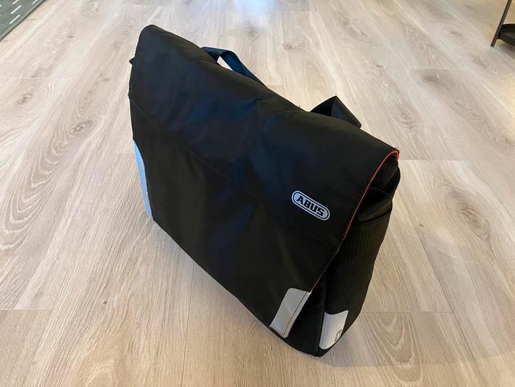 Laptoptas fietstas Abus Onyx st2600, Fietsen en Brommers, Fietsaccessoires | Fietstassen, Gebruikt, Ophalen of Verzenden
