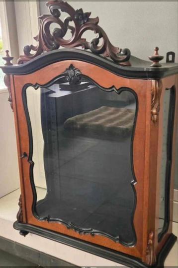 Biedermeier Vitrinekastje  beschikbaar voor biedingen