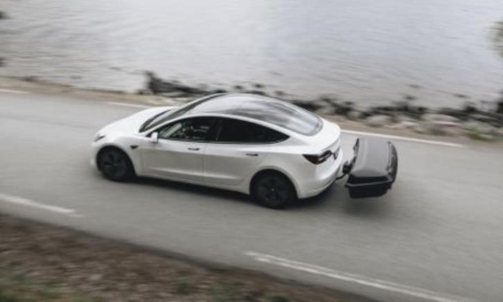 The Huur: Thule arcos L 400 L trekhaakkoffer incl montage, Auto diversen, Dakkoffers, Zo goed als nieuw, Ophalen