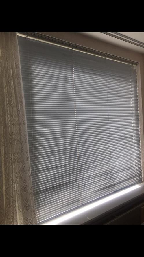 Luxaflex horizontale aliminium jaloezie, Huis en Inrichting, Stoffering | Gordijnen en Lamellen, Zo goed als nieuw, 200 cm of meer
