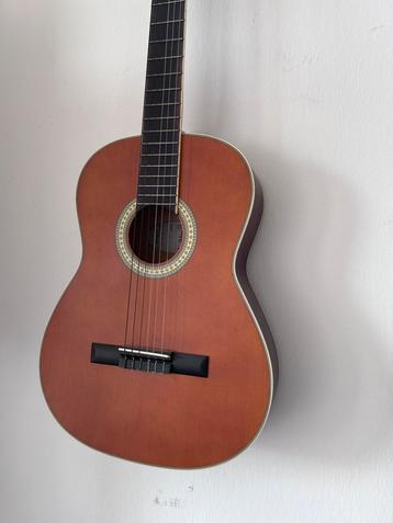 Guitar beschikbaar voor biedingen