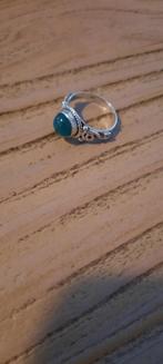 Antieke, zilveren ring met jade, maat 16,5.