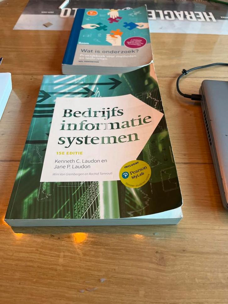 Kenneth C. Laudon - Bedrijfsinformatiesystemen, Boeken, Schoolboeken, Zo goed als nieuw, Nederlands, Overige niveaus, Ophalen of Verzenden
