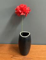 50 jaren Zwart rond vaasje 3 hoek mond opening en witte rand, Huis en Inrichting, Woonaccessoires | Vazen, Gebruikt, Zwart, Aardewerk of Porselein