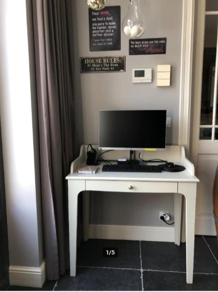 Ikea Lommarp bureau, Huis en Inrichting, Bureaus, Zo goed als nieuw, Bureau, Ophalen