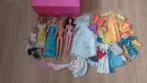 Lot van 5 Barbies, Kleding en koffertje o.a. Mattel, Gebruikt, Ophalen of Verzenden, Barbie