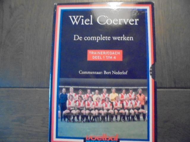 Wiel COERVER, de Complete Werken Trainer/Coach deel 1 t/m 4, Cd's en Dvd's, Dvd's | Sport en Fitness, Zo goed als nieuw, Cursus of Instructie