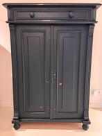 Grijsblauwe meidenkast, Ophalen