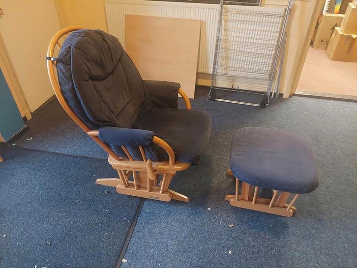 Heerlijke schommelstoel met voetenbank voor de kinderkamer, Kinderen en Baby's, Kinderstoelen, Overige typen, Ophalen