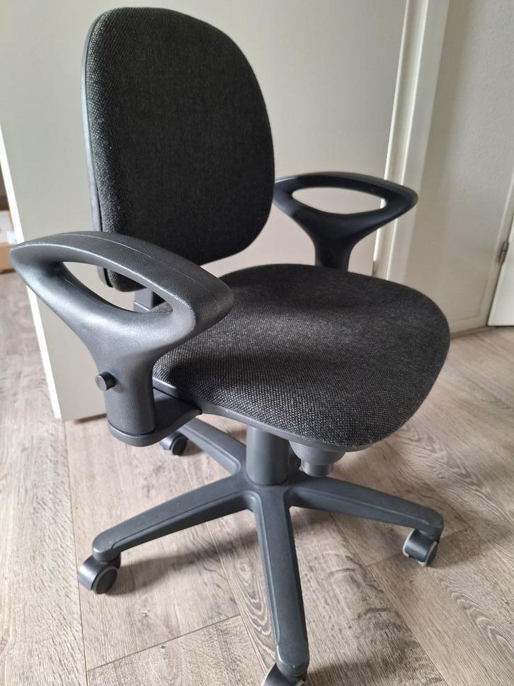 Zwart/grijze bureaustoel te koop, Huis en Inrichting, Bureaustoelen, Gebruikt, Bureaustoel, Zwart, Ergonomisch, Ophalen