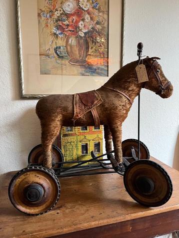 Antiek Frans Paard met Trapmechanisme beschikbaar voor biedingen