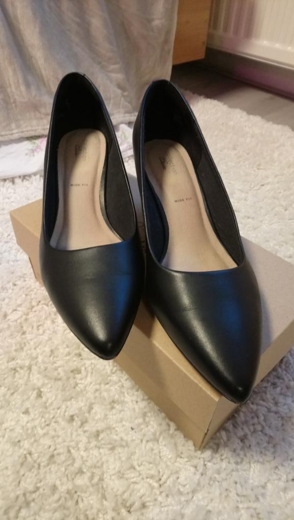 Clarks zwarte leren pumps Linvale Jerica wide fit, Kleding | Dames, Schoenen, Zo goed als nieuw, Schoenen met lage hakken, Zwart