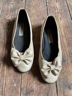 Schoenen vintage beige strik 37 metallic loafers Instappers, Ophalen of Verzenden, Zo goed als nieuw, Vintage, Instappers