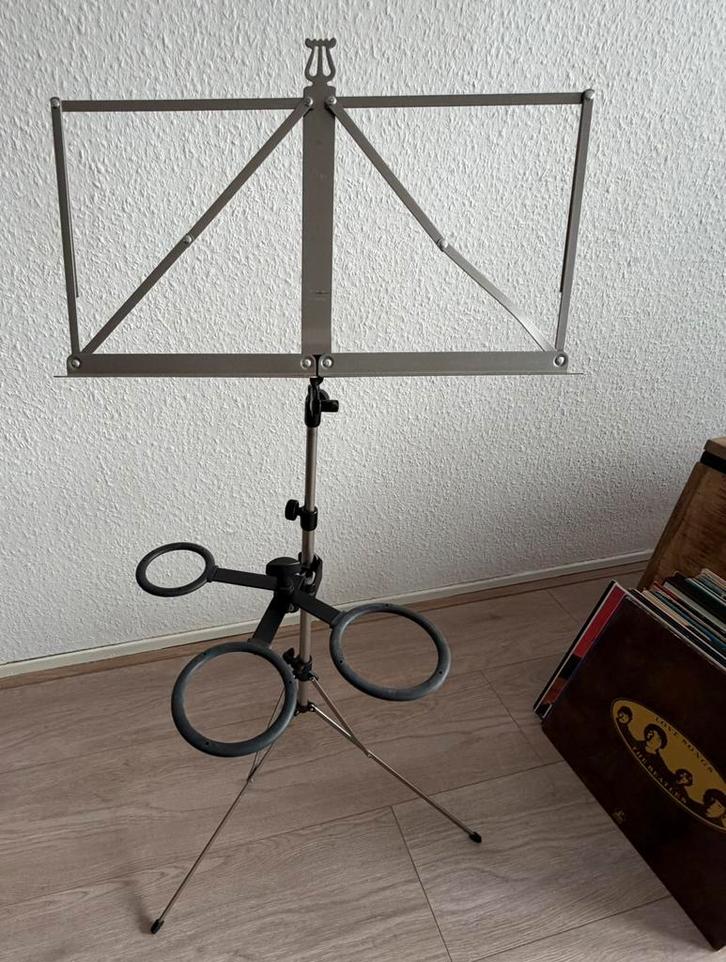 K&M demperhouder trompet/cornet/bugel, Muziek en Instrumenten, Standaards, Zo goed als nieuw, Trompet, Ophalen of Verzenden