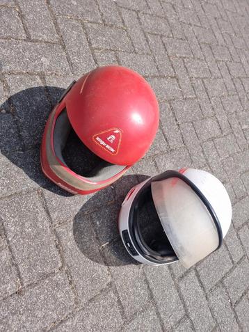 2x oldschool motor helm waarvan 1 een oude politie helm beschikbaar voor biedingen