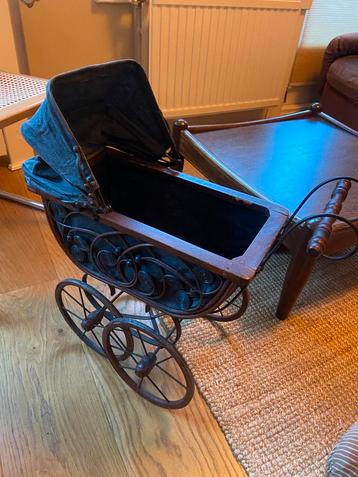 Antieke Poppenwagen - Vintage (rijdt goed) beschikbaar voor biedingen