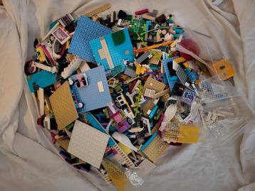 Lego Friends doos losse stenen voor 13 sets beschikbaar voor biedingen