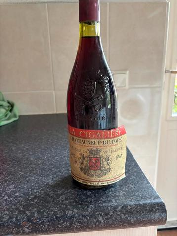 Chateauneuf du pape voor de liefhebbers antiek wijn uit 1982 beschikbaar voor biedingen