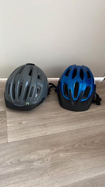 2 Fietshelmen beschikbaar voor biedingen