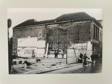 D718 Oude foto Deventer : Korte B. Sloop voor HEMA pand beschikbaar voor biedingen