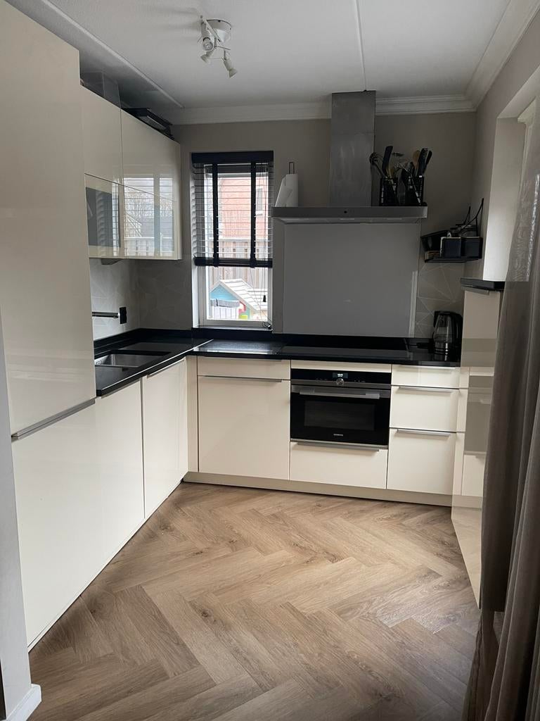 Complete keuken te koop – inclusief Siemens apparatuur, Huis en Inrichting, Keuken | Complete keukens, Ophalen, Gebruikt, Hoekkeuken