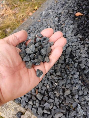 Gratis, basalt grijs.  Grint .  beschikbaar voor biedingen