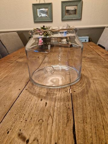 Glazen mondgeblazen vaas. Gommaire. beschikbaar voor biedingen
