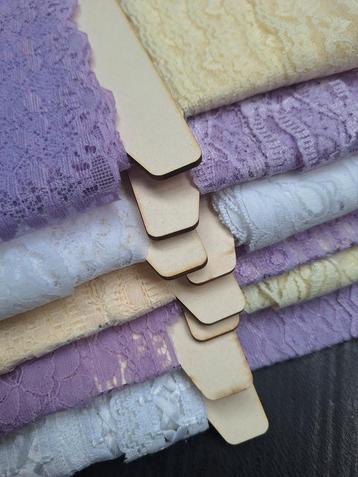 11 haspels wit lila creme prachtig vintage kant beschikbaar voor biedingen