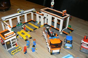 Te koop: Lego City Garage 7642 met boekjes beschikbaar voor biedingen