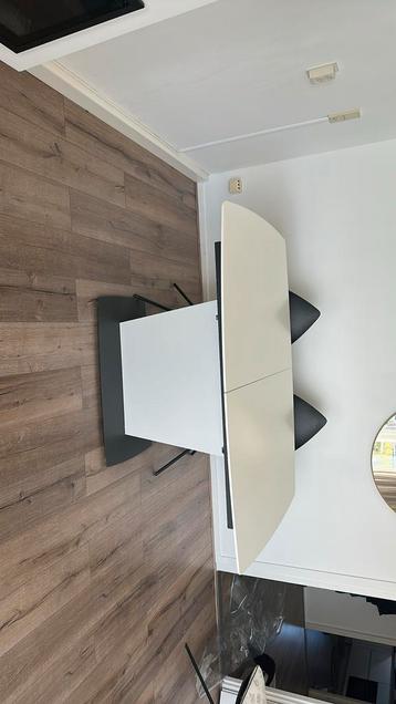 BoConcept Eettafel met stoelen beschikbaar voor biedingen