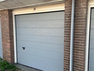 Gerenoveerde garagebox Oegstgeest te huur beschikbaar voor biedingen