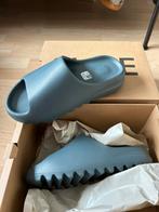 Adidas Yeezy Slide - Slate Marine maat 40 nieuw, Kleding | Dames, Schoenen, Ophalen of Verzenden, Nieuw, Grijs, Sneakers of Gympen