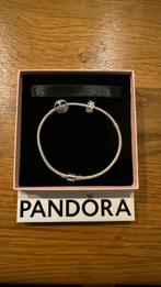 Pandora armband met 2 mooie bedels (20cm lang), Met bedels of kralen, Ophalen of Verzenden, Zo goed als nieuw, Zilver