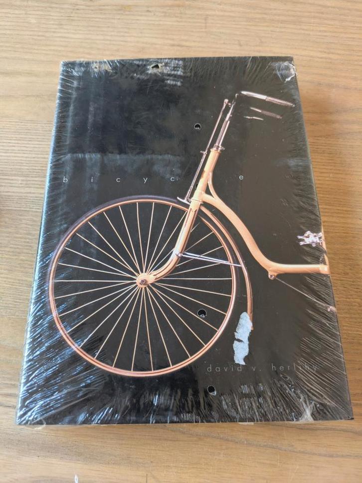 Bicycle: The History - David V. Herlihy (Nieuw), Boeken, Hobby en Vrije tijd, Nieuw, Overige onderwerpen, Ophalen of Verzenden