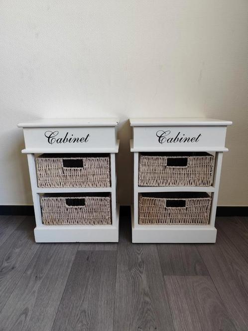 2 Nachtkastjes Wit met Rieten Manden, Huis en Inrichting, Slaapkamer | Nachtkastjes, Zo goed als nieuw, Minder dan 55 cm, Minder dan 45 cm