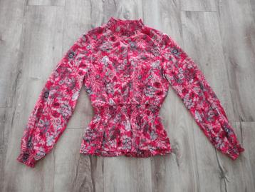 Prachtige rode blouse met bloemen en col van Cotton Club, S. beschikbaar voor biedingen