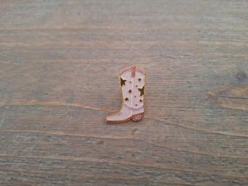 1 mooie pin van een laars te koop beschikbaar voor biedingen