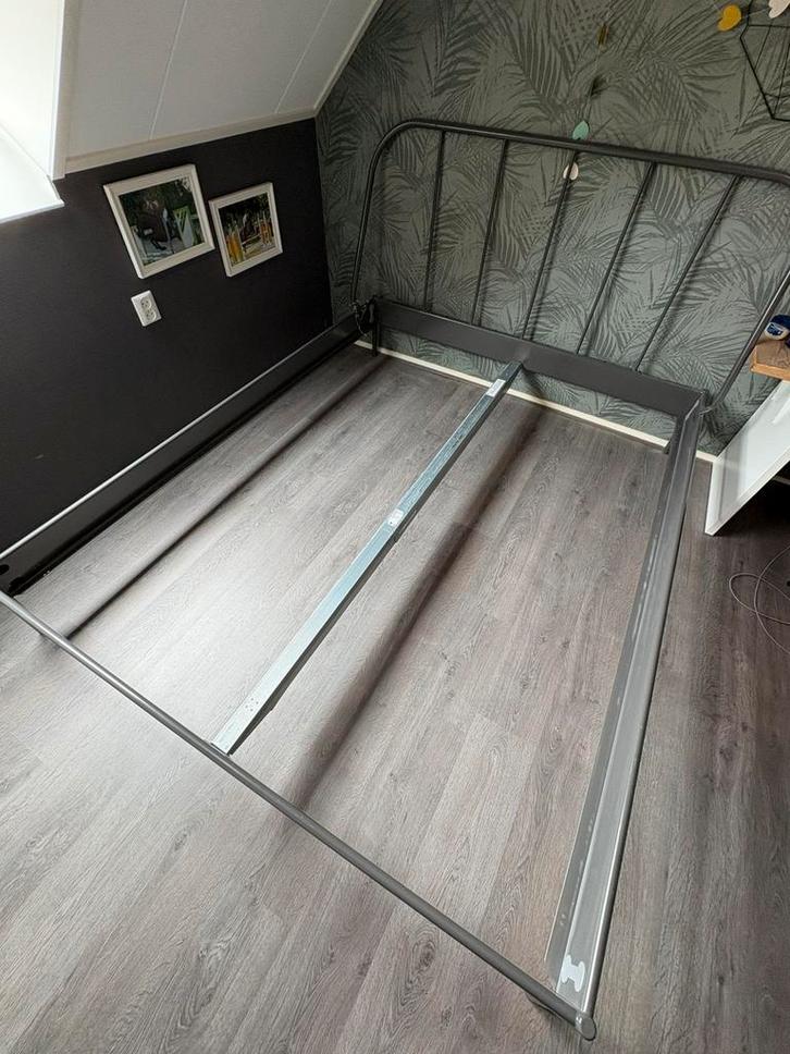 Ikea bed KOPARDAL, Huis en Inrichting, Slaapkamer | Bedden, Gebruikt, Tweepersoons, 160 cm, 200 cm, Metaal, Grijs, Ophalen