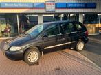 Chrysler VOYAGER 2.4 se ROLSTOELBUS Airco NL-auto NIEUWE APK, Auto's, Voorwielaandrijving, 450 kg, Gebruikt, 4 cilinders