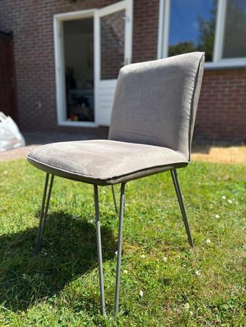 Vier eetkamerstoelen
